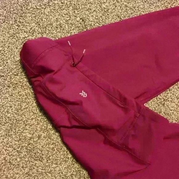 All in Motion magenta capri leggings - Picture 3 of 7